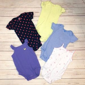 Bundle of 5️⃣ Carter’s girls bodysuits / onesies!